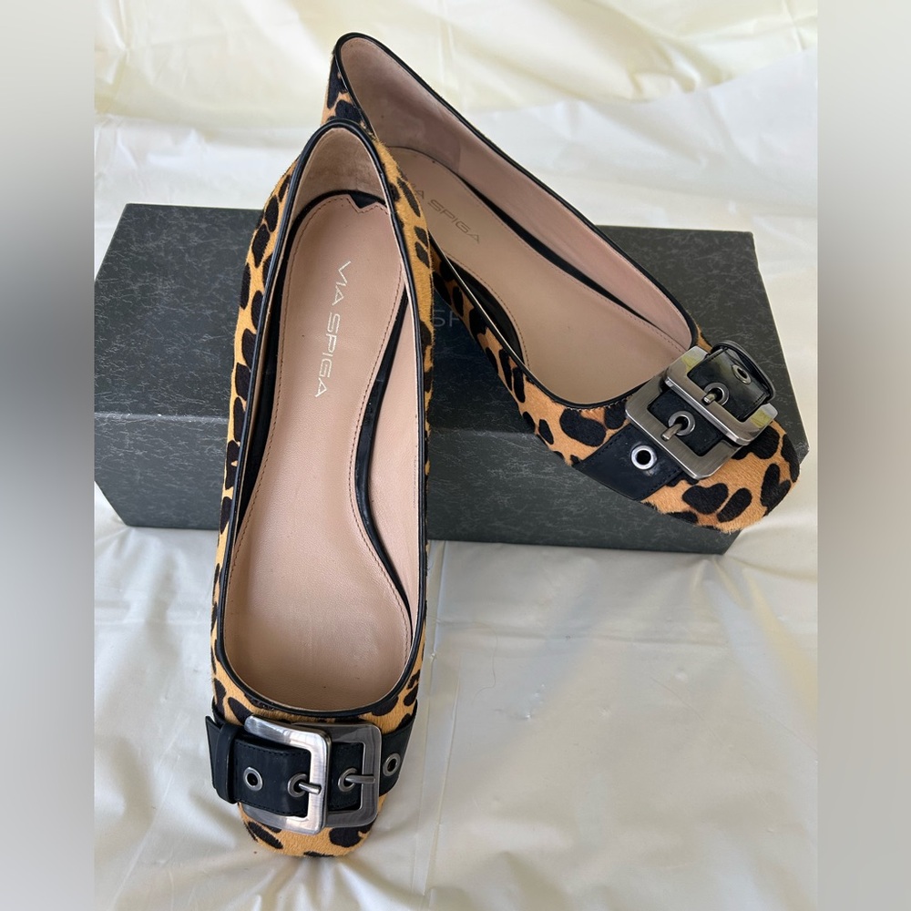 Via Spiga Women's Leopard and Black Buckle Flats, size 8